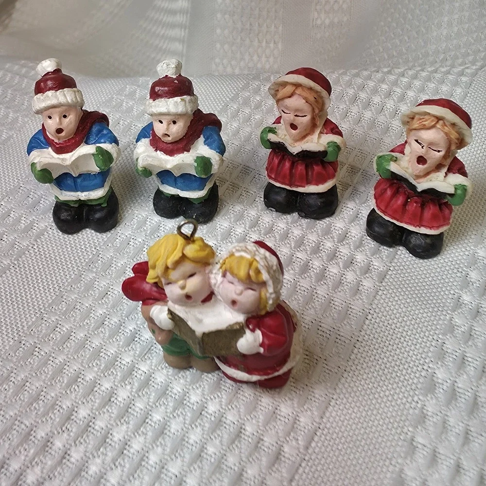 Caroling Children Christmas Village Vintage Ceramic‎ Figurines Hand Painted